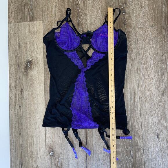 Sexy Lacy Corset With Garters And G-string - Picture 5 of 14